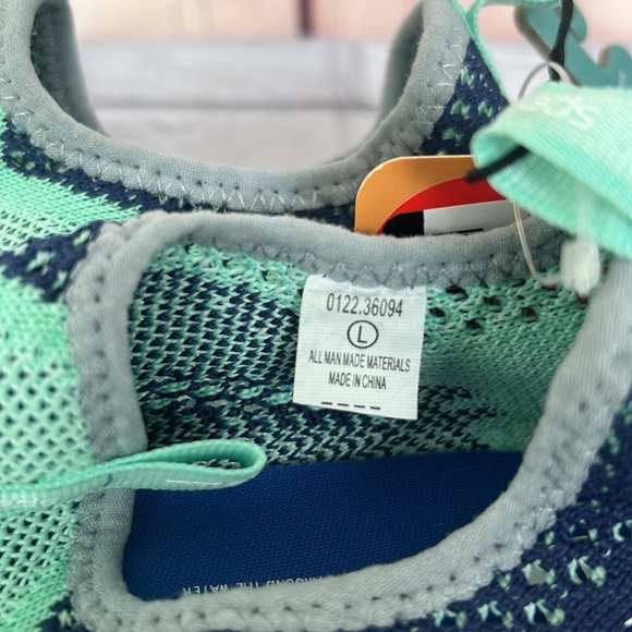 NWT SPEEDO Surf strider Girls slip on shoes size large - Picture 3 of 6